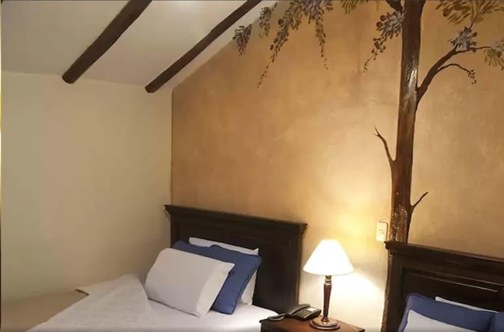 Hotel Casa San Rafael กูเอ็งกา ภายนอก รูปภาพ