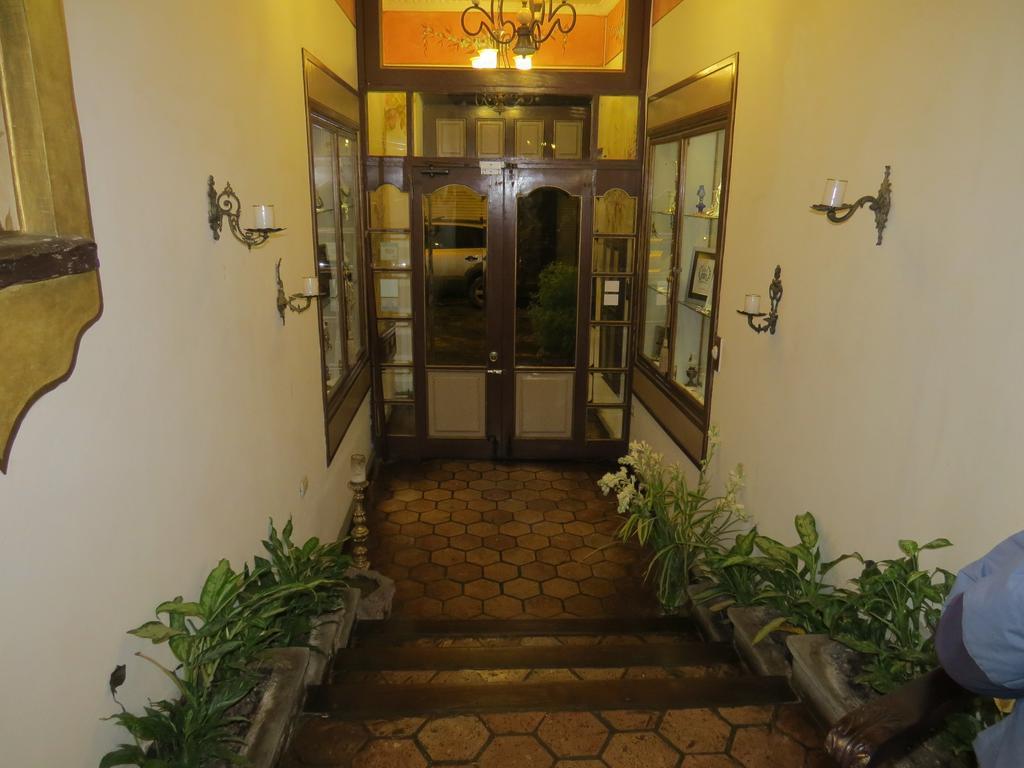 Hotel Casa San Rafael กูเอ็งกา ภายนอก รูปภาพ